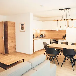  Apartment Haus